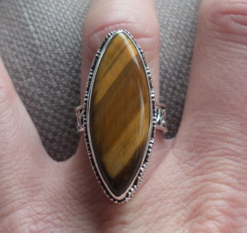 Zilveren ring met marquise Tijgeroog in bewerkte setting 16.5 mm